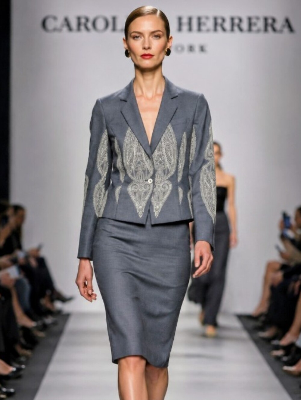 Carolina Herrera 12 Blue Gray Ivory Jacquard Embroidered Peak Lapel Skirt Suit